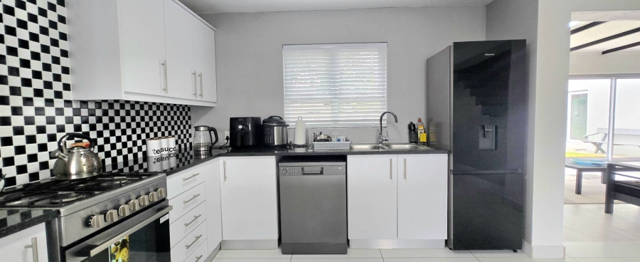 4 Bedroom Property for Sale in Franskraal Western Cape